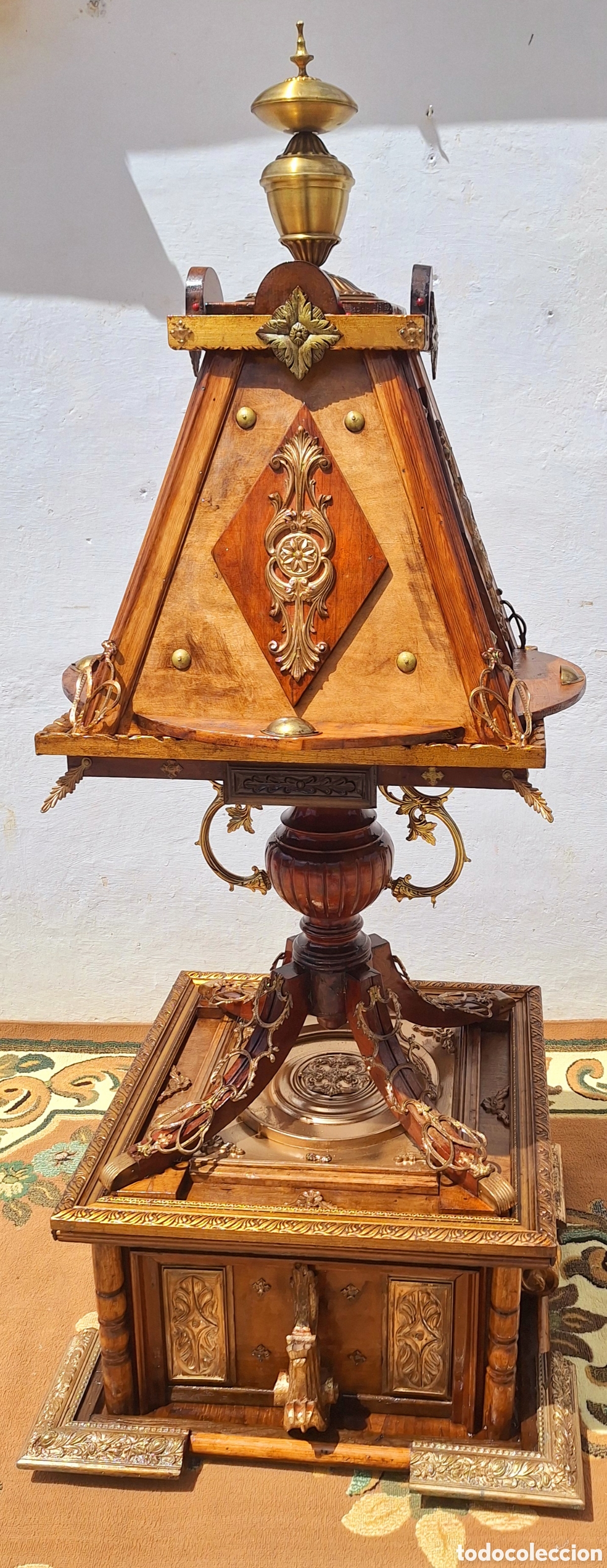 Antig&uuml;edades: Facistol de madera y metal - Foto 2
