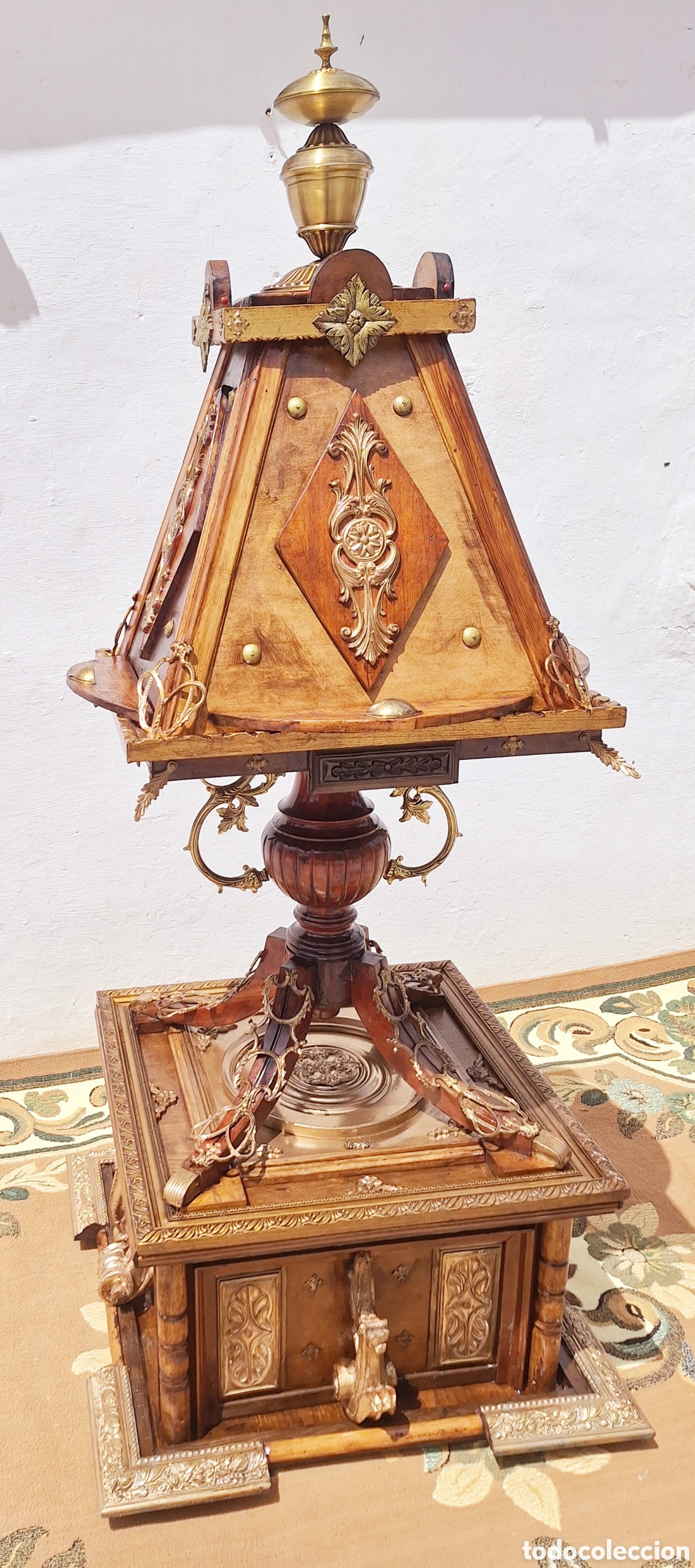 Antig&uuml;edades: Facistol de madera y metal - Foto 3