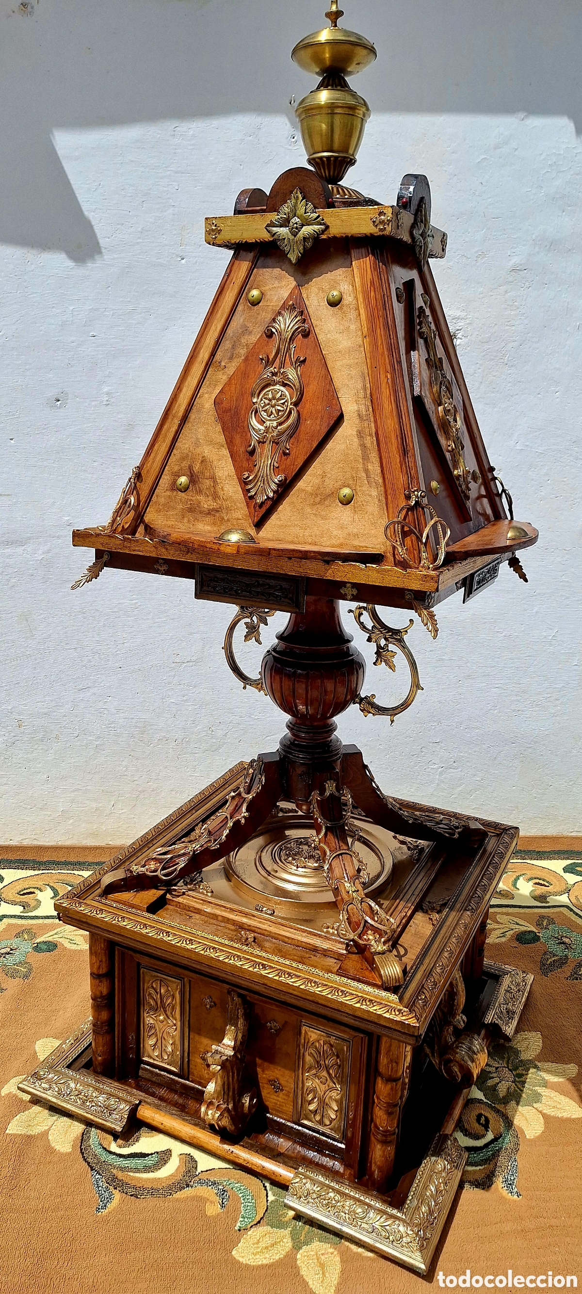 Antig&uuml;edades: Facistol de madera y metal - Foto 4