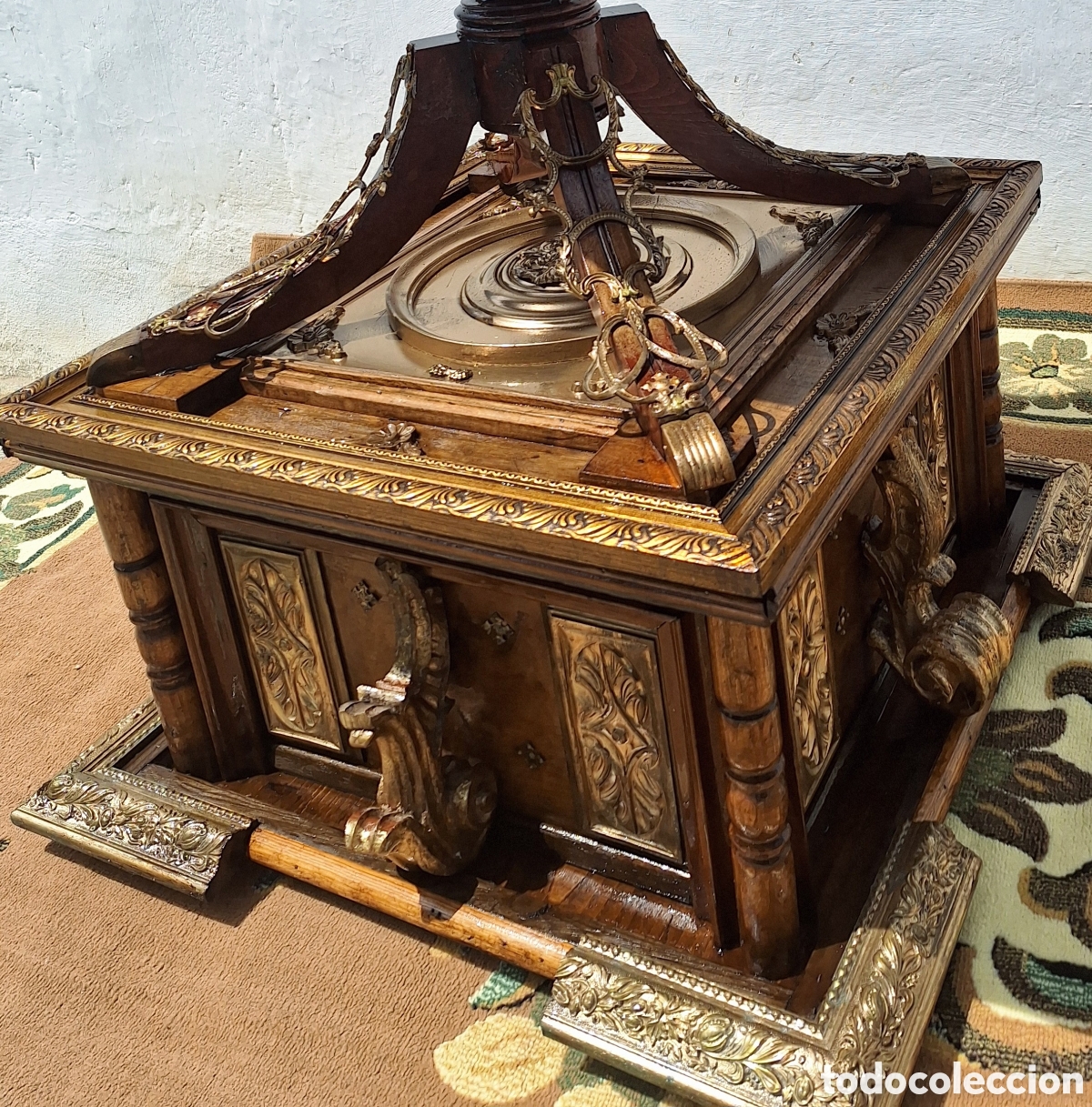 Antig&uuml;edades: Facistol de madera y metal - Foto 5
