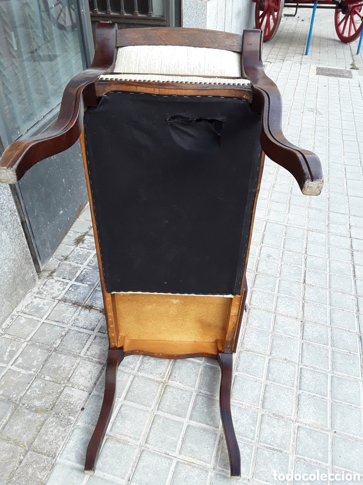 Antig&uuml;edades: Sill&oacute;n, mesilla, descalzadora - Foto 9