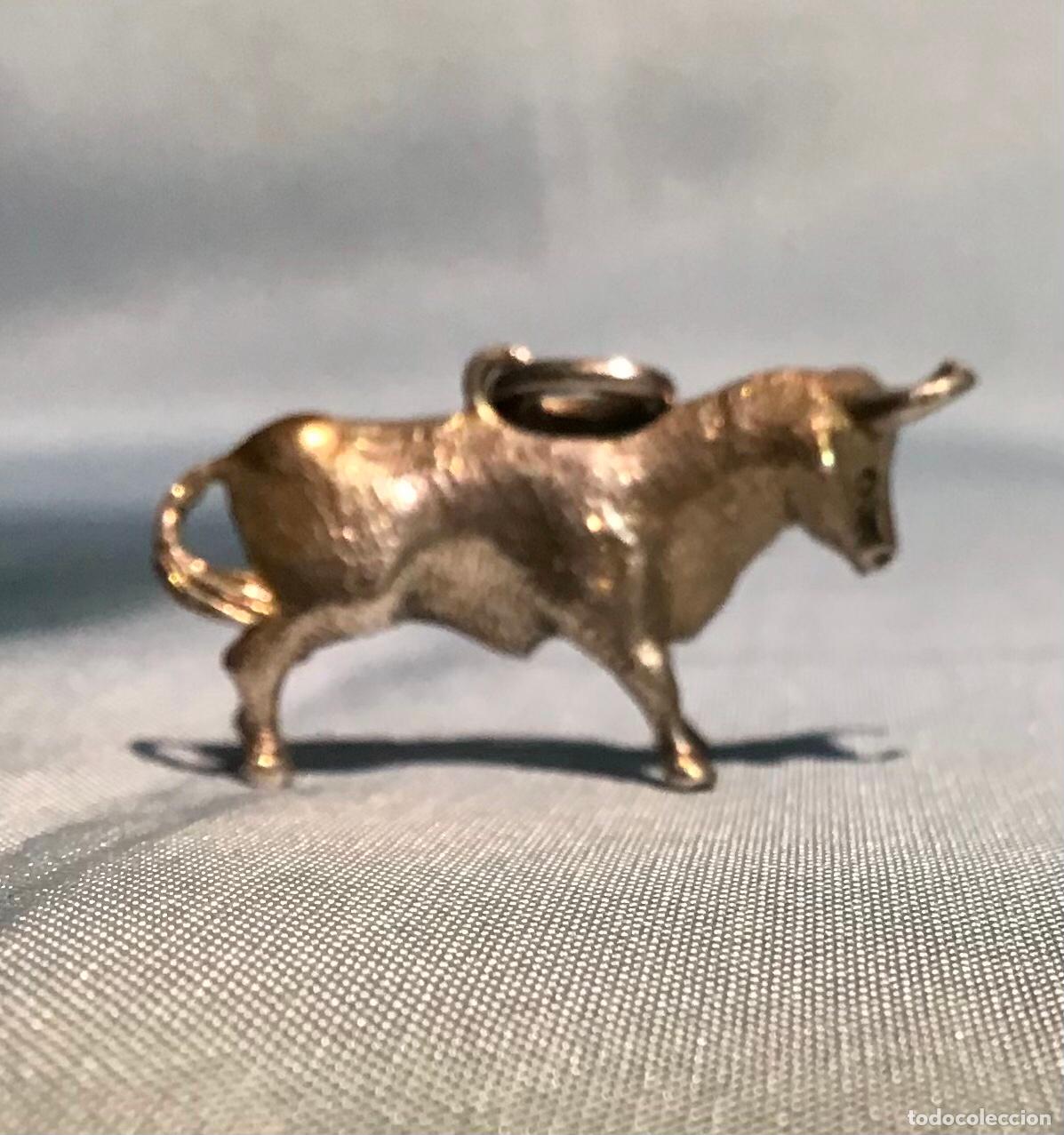 Antig&uuml;edades: TORO DE PLATA, COLGANTE - Foto 1