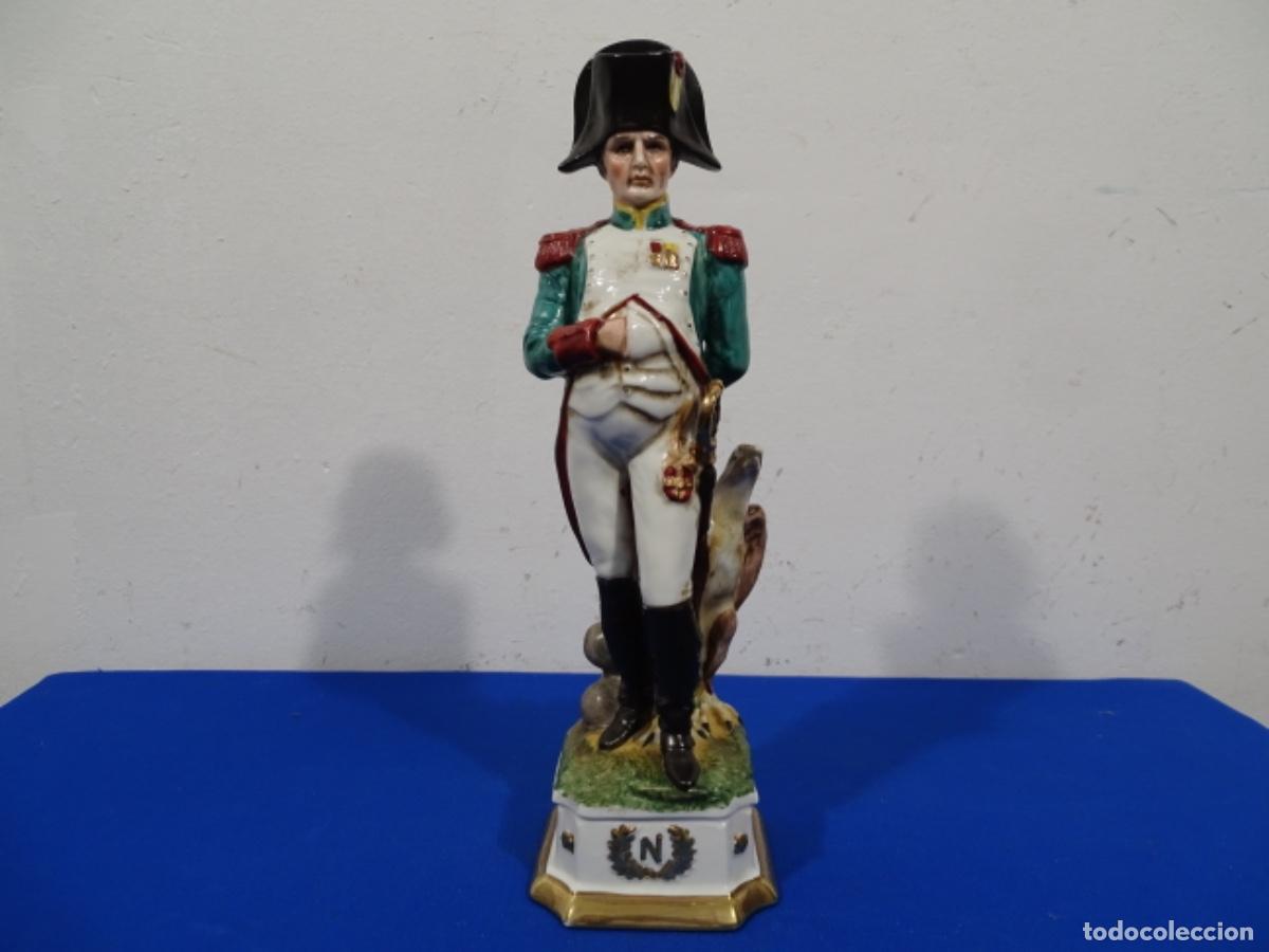 Antig&uuml;edades: FIGURA CER&Aacute;MICA MILITAR. CON SELLO NAPOLE&Oacute;N.