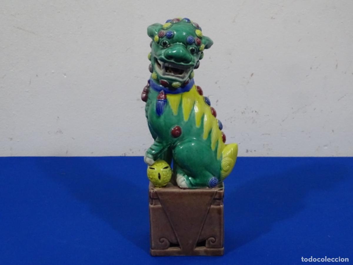 Antig&uuml;edades: ANTIGUO PERRO FOO CHINO CON SELLO. - Foto 1