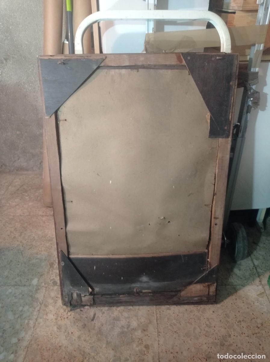Antig&uuml;edades: Antiguo espejo biselado con marco de madera - Foto 5