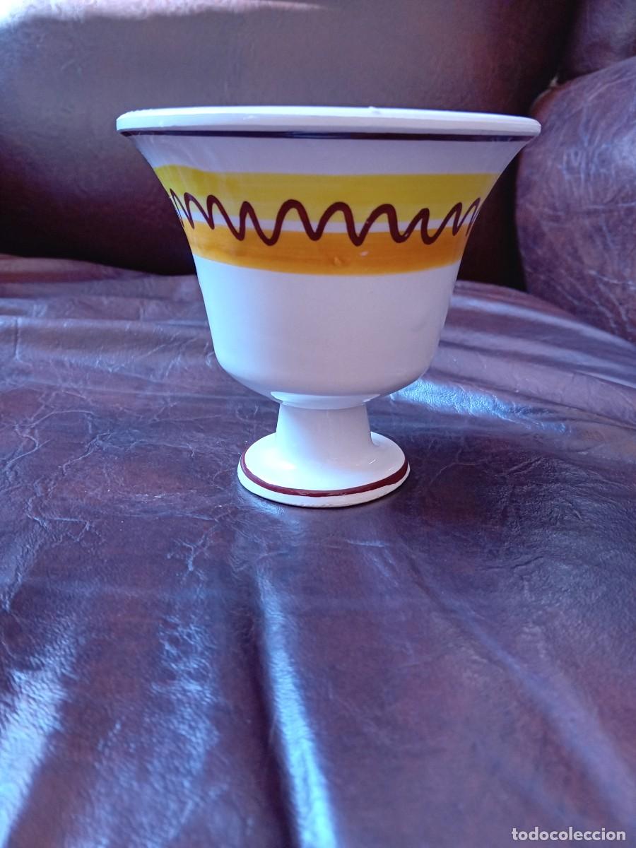 Antig&uuml;edades: Copa acampanada de cer&aacute;mica con decoraci&oacute;n - Foto 1
