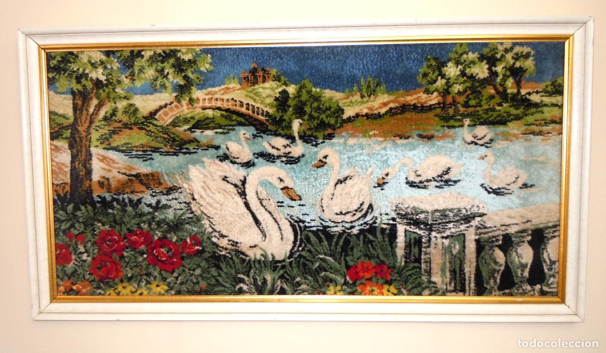 Antig&uuml;edades: Tapiz Estanque Cisnes 55x103cm - Foto 2