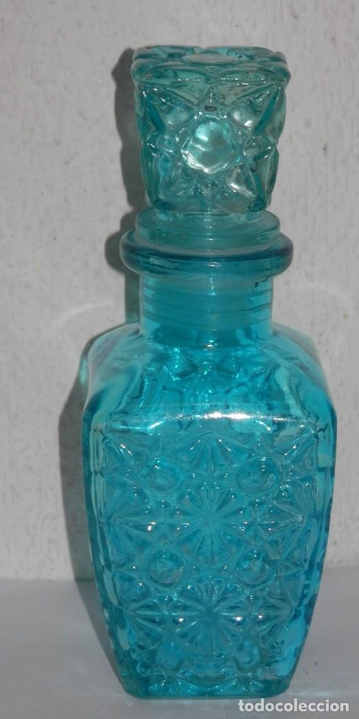 Antig&uuml;edades: BOTELLA DE CRISTAL AZULADO - Foto 1