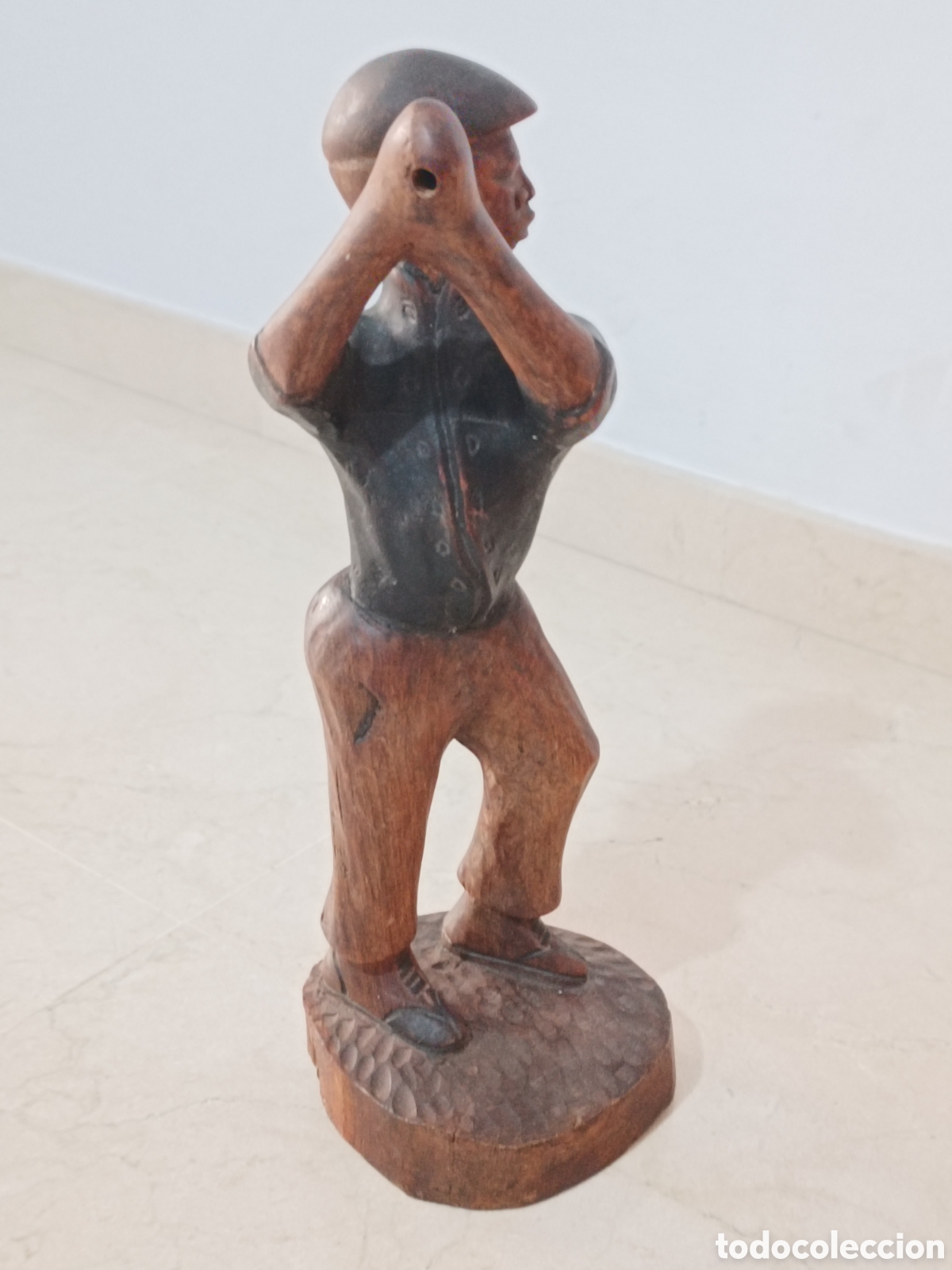 Antig&uuml;edades: Figura realizada en madera - Foto 2
