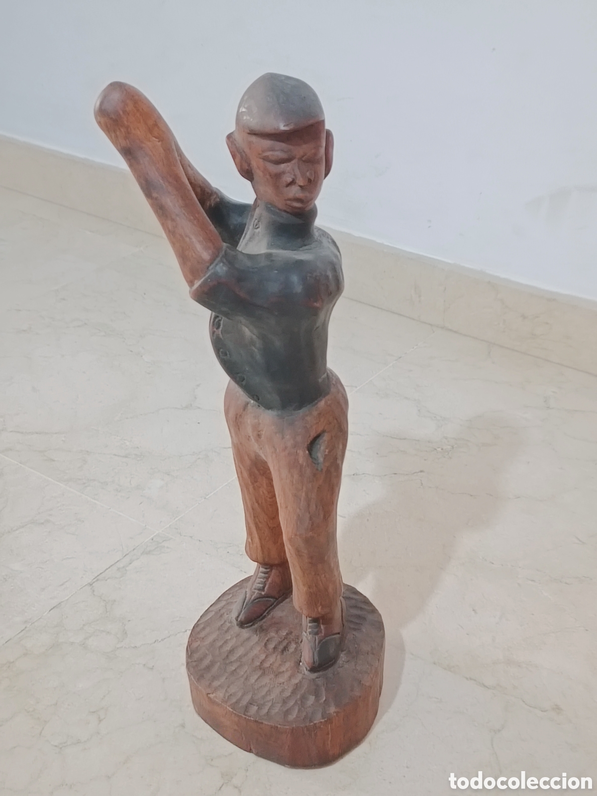 Antig&uuml;edades: Figura realizada en madera - Foto 1