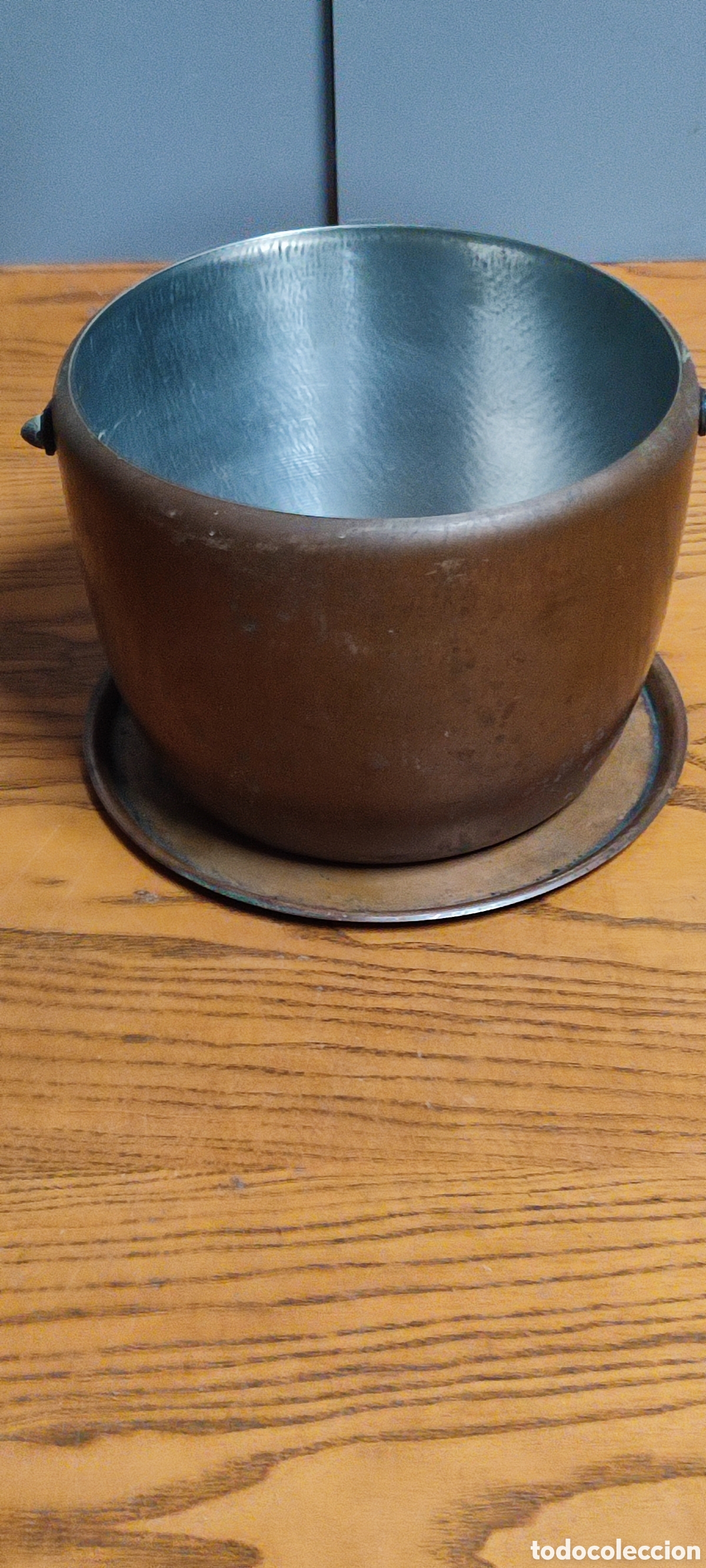 Antiques: Antiguo perol de cobre con bandeja o plato, cubo, olla.