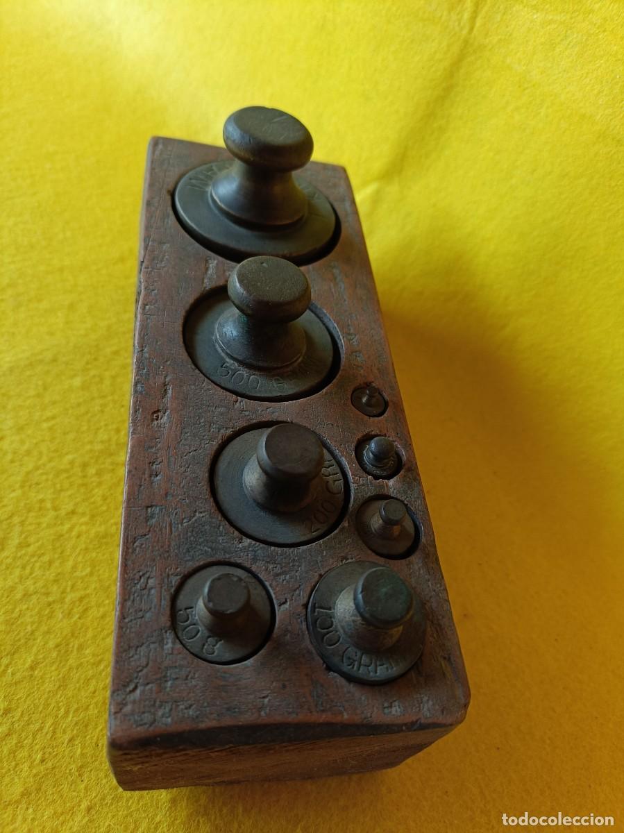 Antig&uuml;edades: ANTIG&Uuml;O CONJUNTO DE PESAS CON SU FUNDA DE MADERA - Foto 1