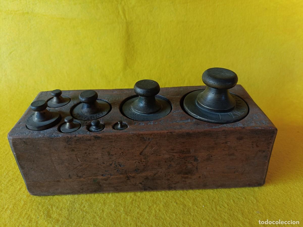 Antig&uuml;edades: ANTIG&Uuml;O CONJUNTO DE PESAS CON SU FUNDA DE MADERA - Foto 3