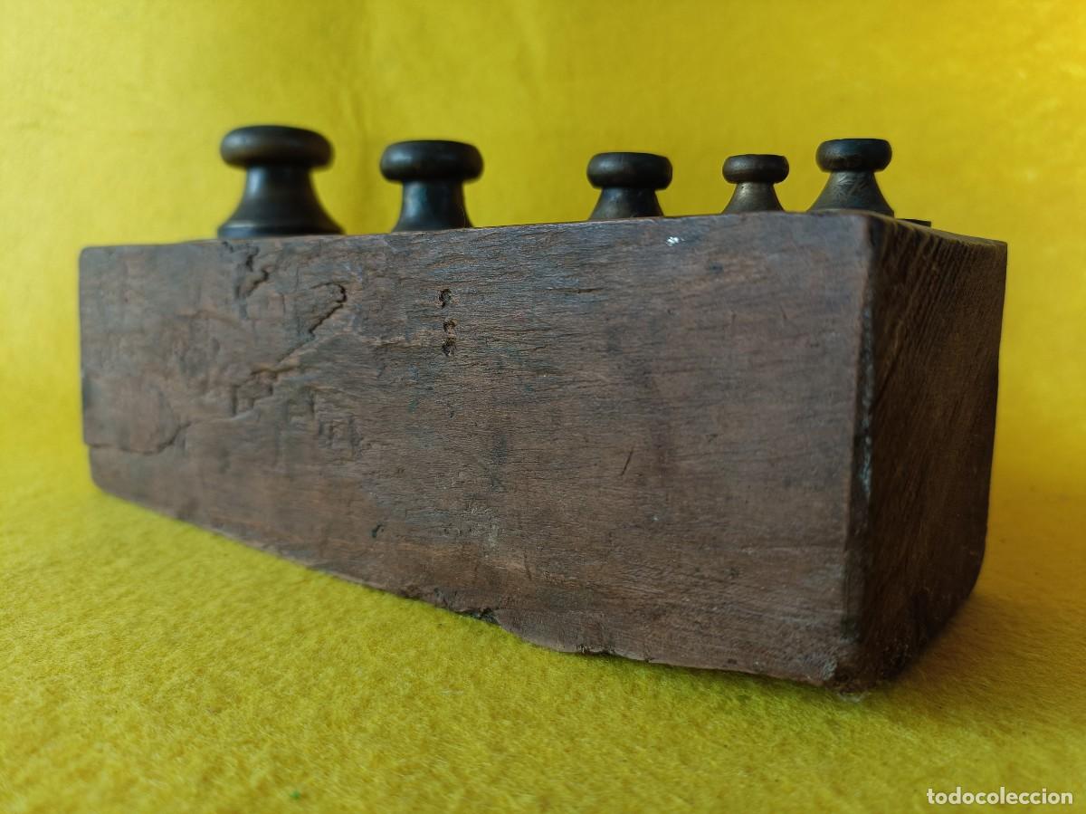 Antig&uuml;edades: ANTIG&Uuml;O CONJUNTO DE PESAS CON SU FUNDA DE MADERA - Foto 5