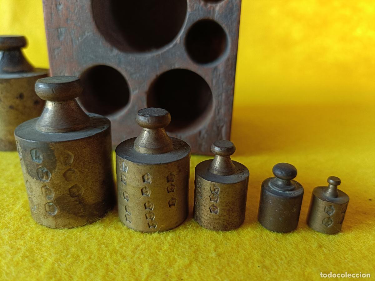 Antig&uuml;edades: ANTIG&Uuml;O CONJUNTO DE PESAS CON SU FUNDA DE MADERA - Foto 26