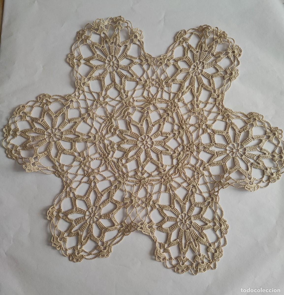Antig&uuml;edades: Tapete de ganchillo a mano - Foto 1