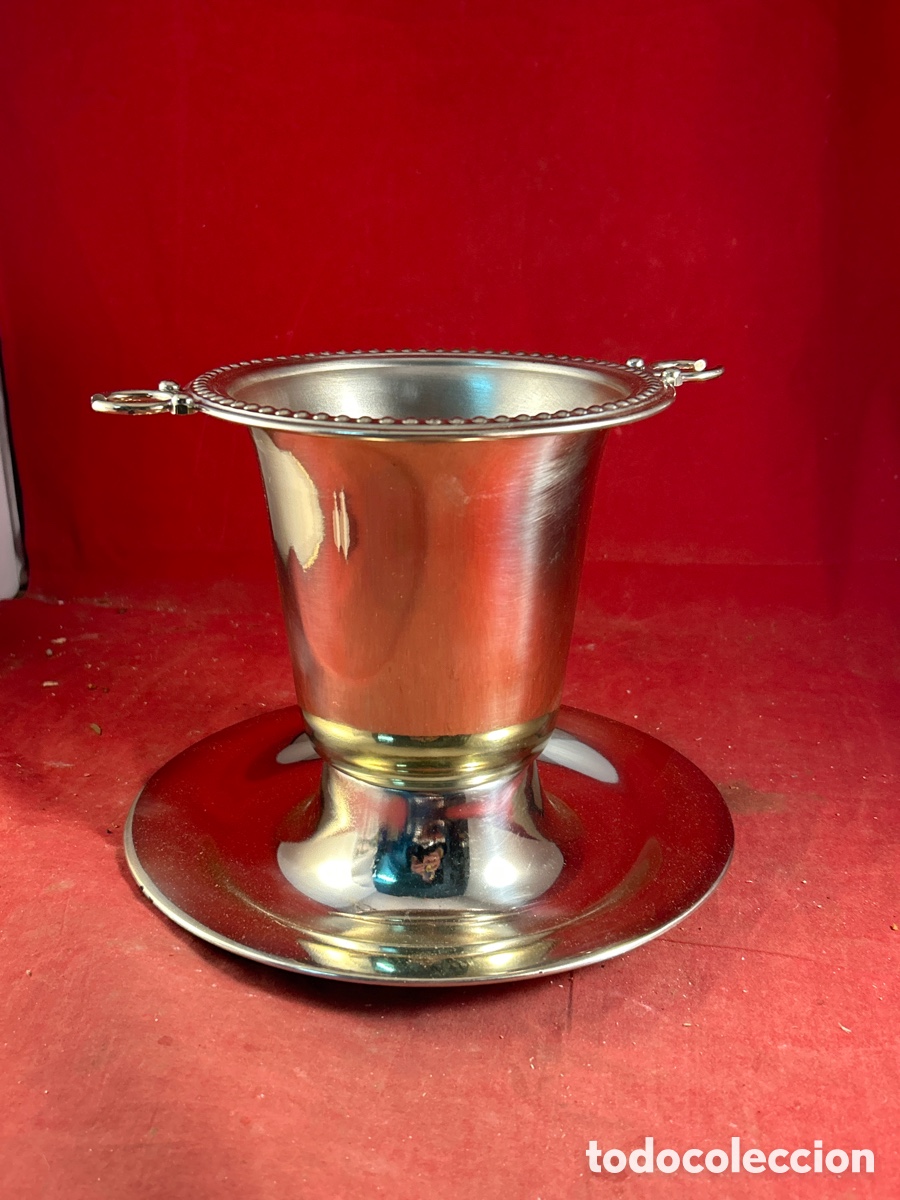 Antig&uuml;edades: CUBITERA DE METAL PLATEADO - Foto 1