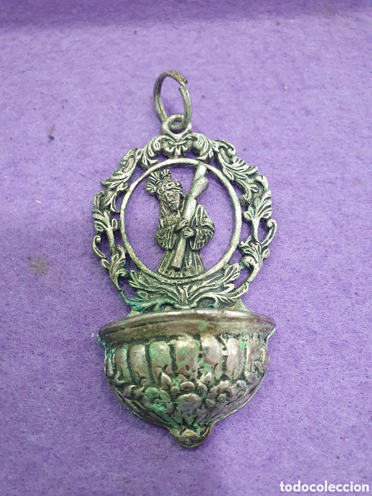 Antig&uuml;edades: Benditera en metal con Cristo. (L97) - Foto 1