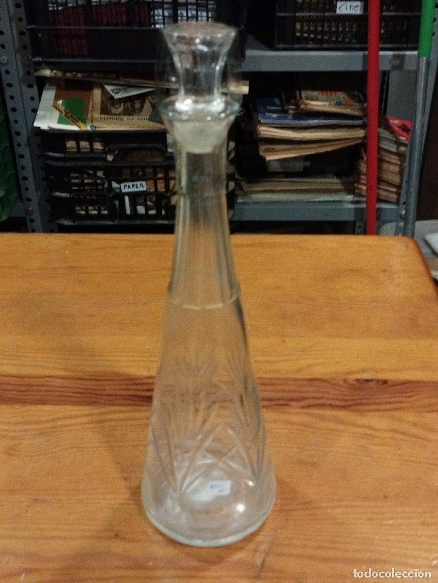 Antig&uuml;edades: BOTELLA DE CRISTAL TALLADO. - Foto 2