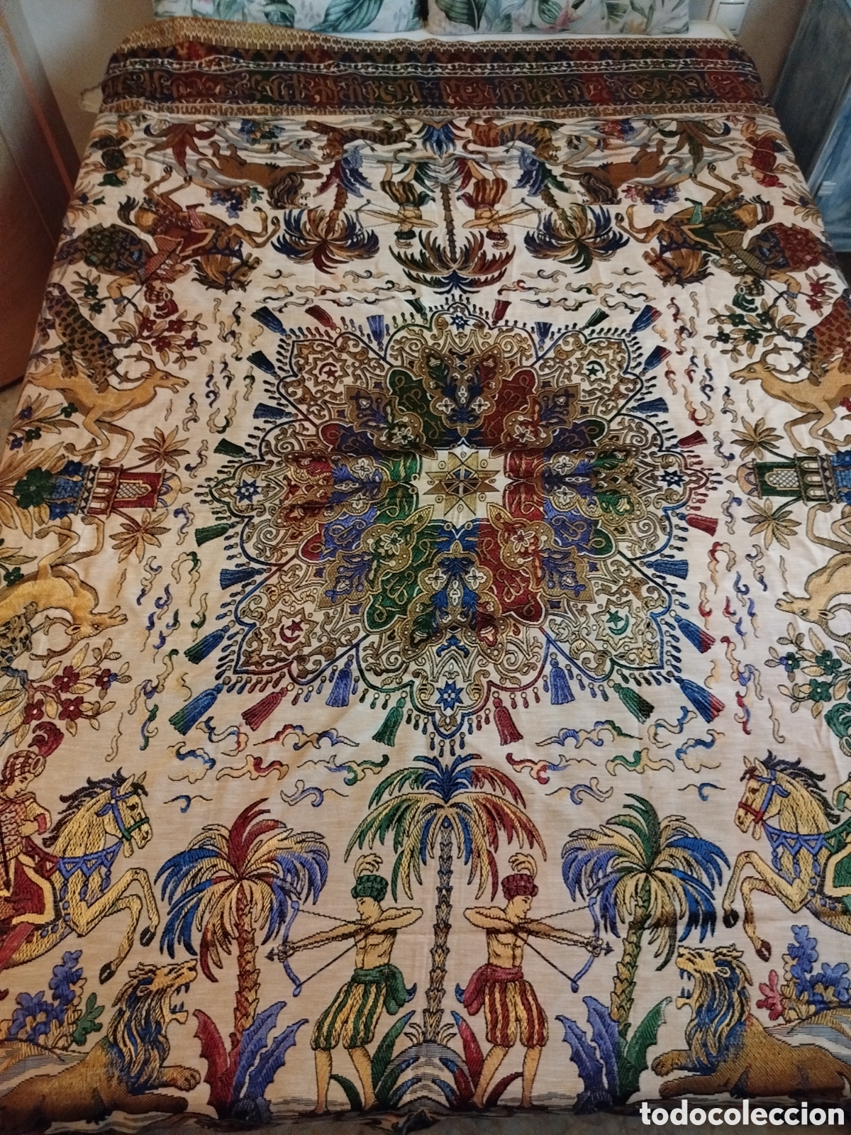 Antig&uuml;edades: Colcha antigua seda adamascada - Foto 1