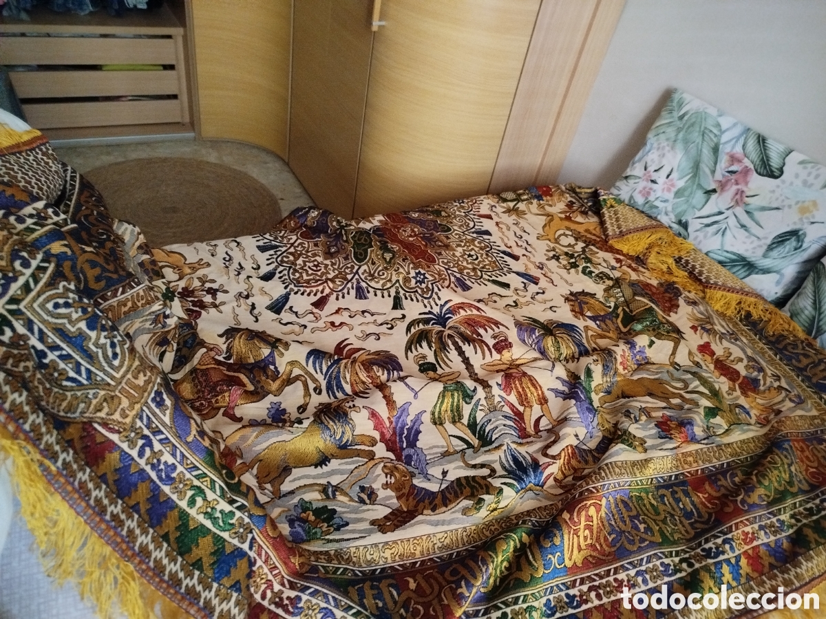 Antig&uuml;edades: Colcha antigua seda adamascada - Foto 3