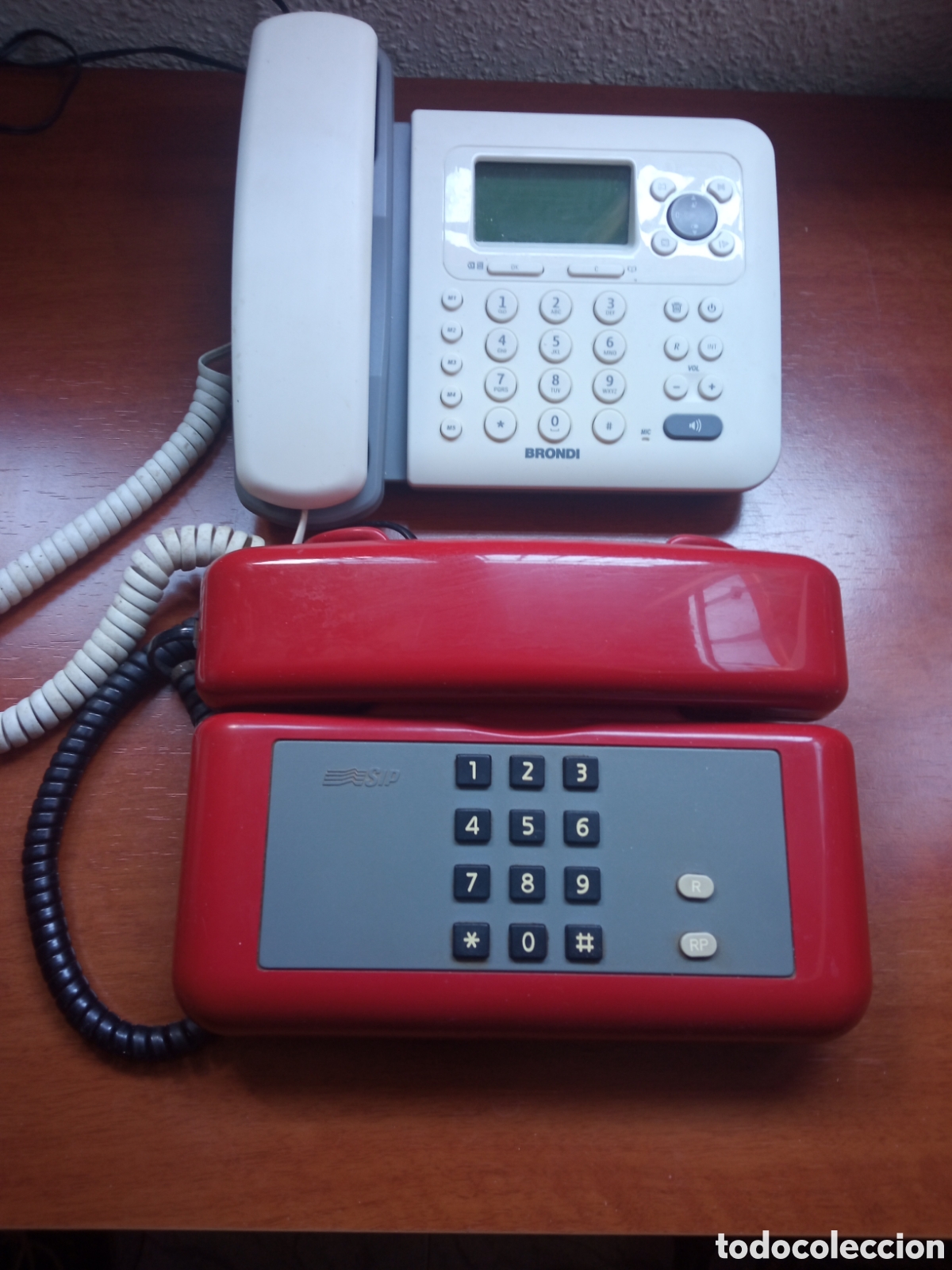 Antig&uuml;edades: Dos tel&eacute;fonos vintage . - Foto 1