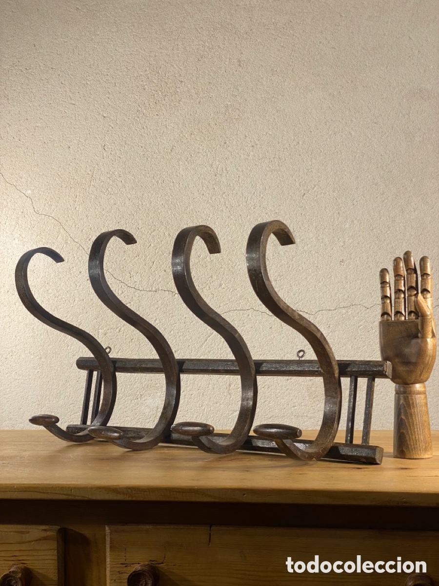 Antig&uuml;edades: Antiguo perchero estilo Thonet. 4 brazos. Principios s.XX.
