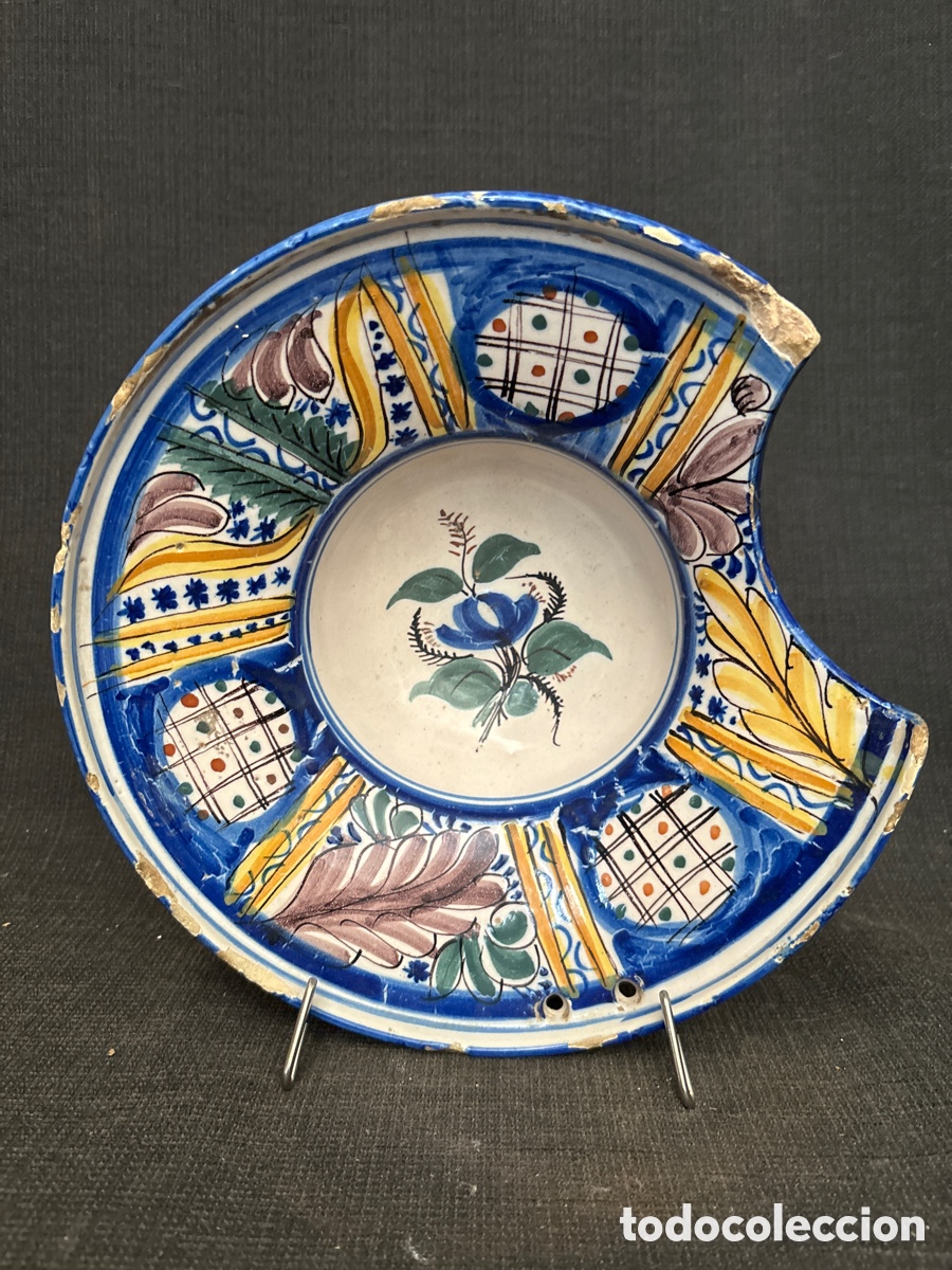 Antig&uuml;edades: Vac&iacute;a de Ceramica de Manises - Foto 1