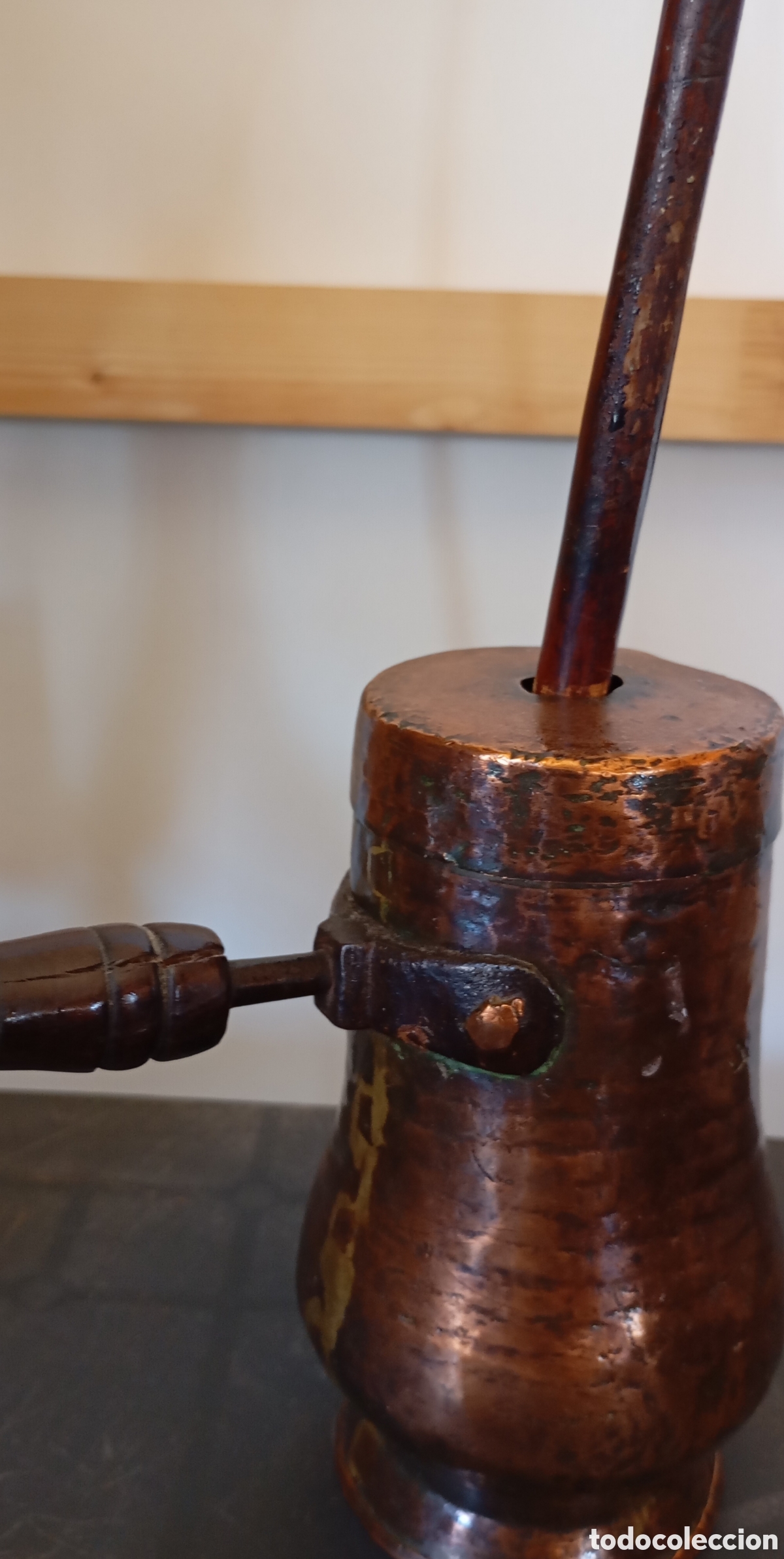 Antiques: Muy antigua chocolatera de metal cobre