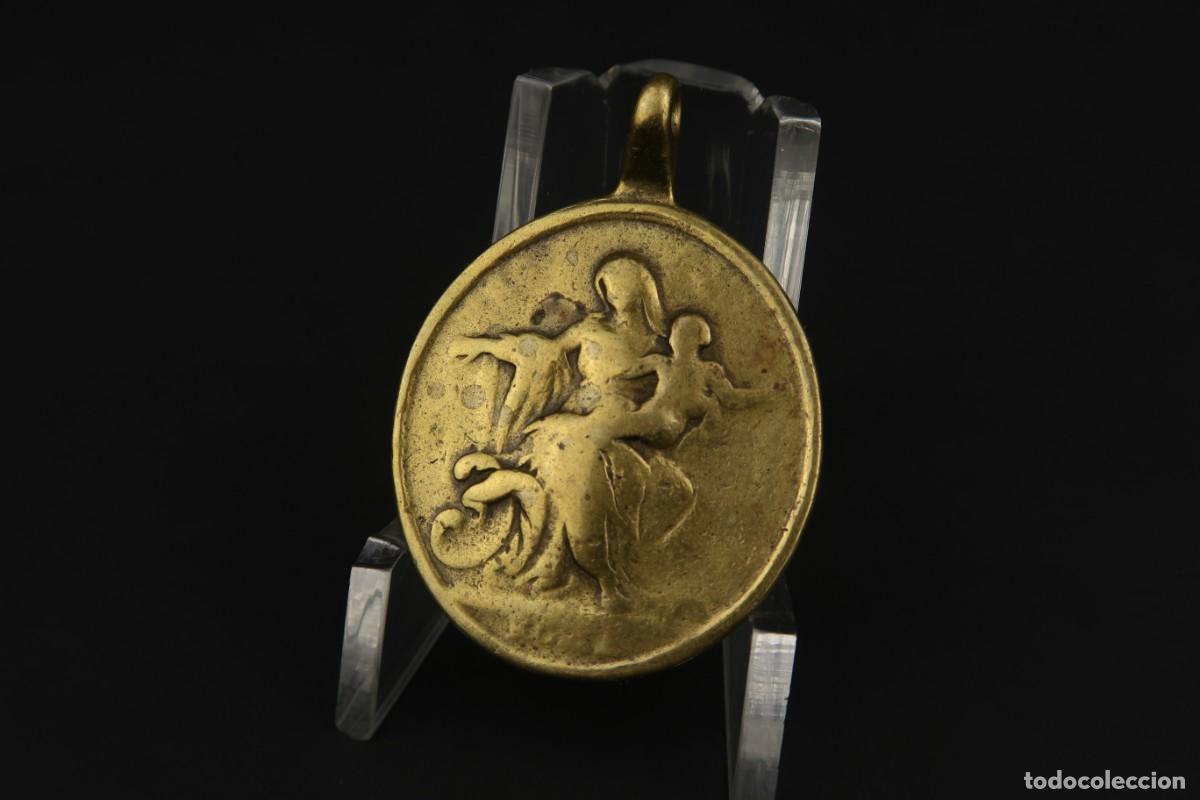 Antig&uuml;edades: Antigua Medalla Religiosa de Bronce - Foto 4