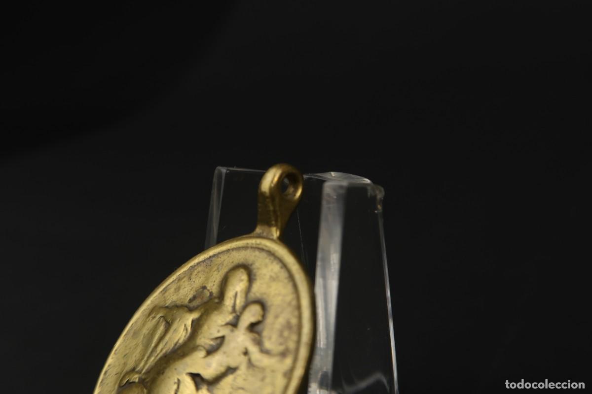 Antig&uuml;edades: Antigua Medalla Religiosa de Bronce - Foto 6