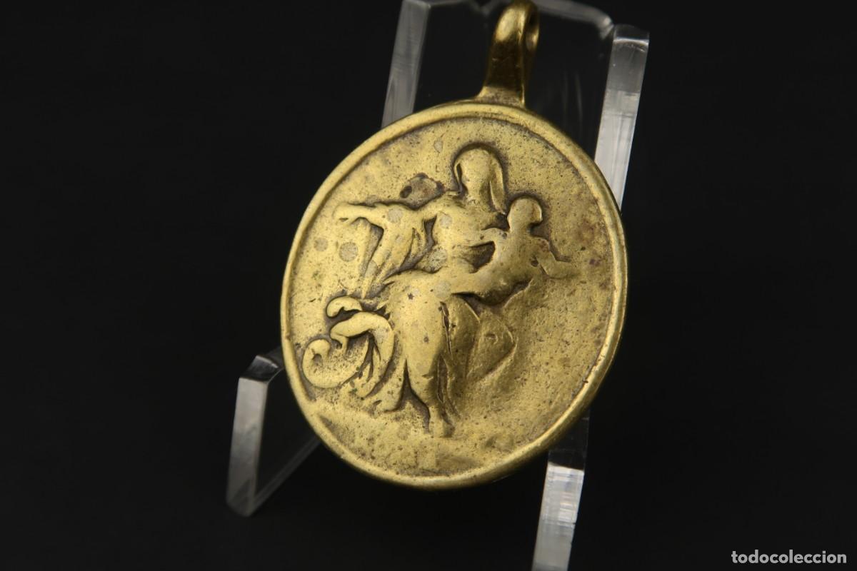 Antig&uuml;edades: Antigua Medalla Religiosa de Bronce - Foto 7