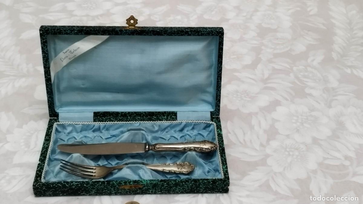 Antig&uuml;edades: Estuche con cuchillo y tenedor de plata - Foto 1