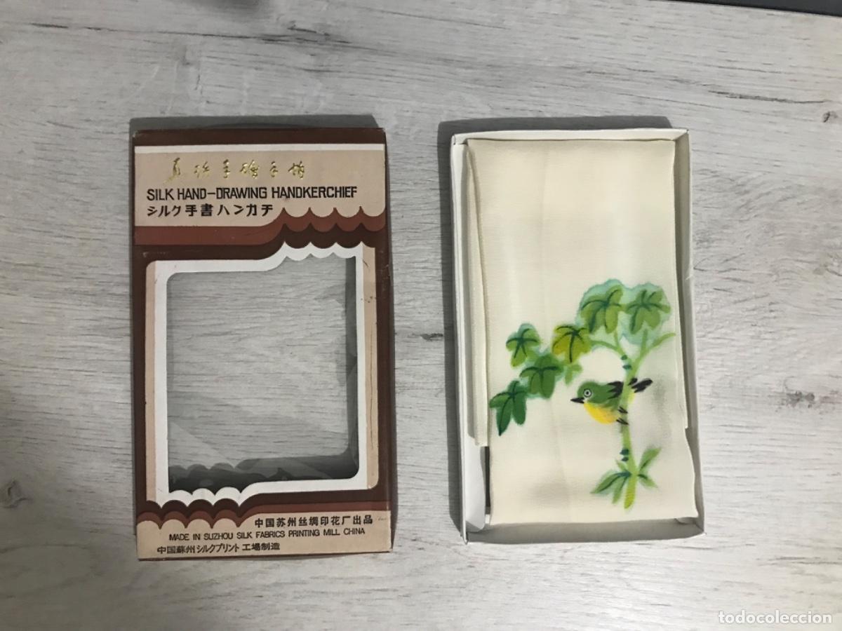 Antig&uuml;edades: Pa&ntilde;uelo de seda pintado a mano - Foto 3