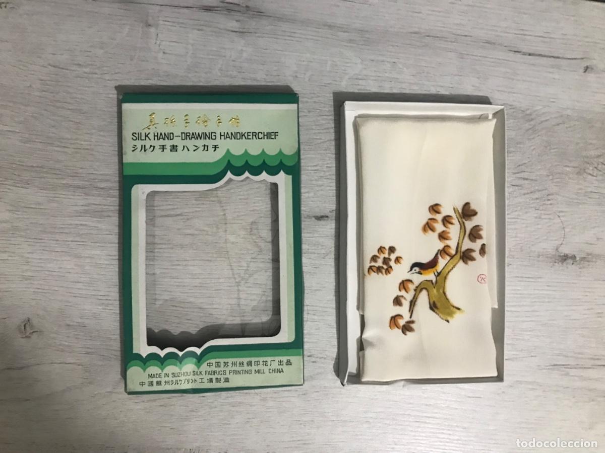Antig&uuml;edades: Pa&ntilde;uelo de seda pintado a mano - Foto 3