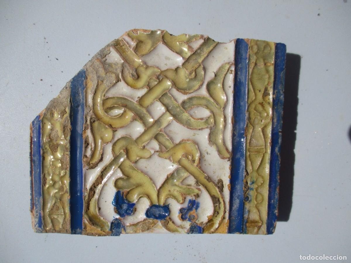 Antig&uuml;edades: Azulejo reflejos de oro siglo XIX - Foto 1