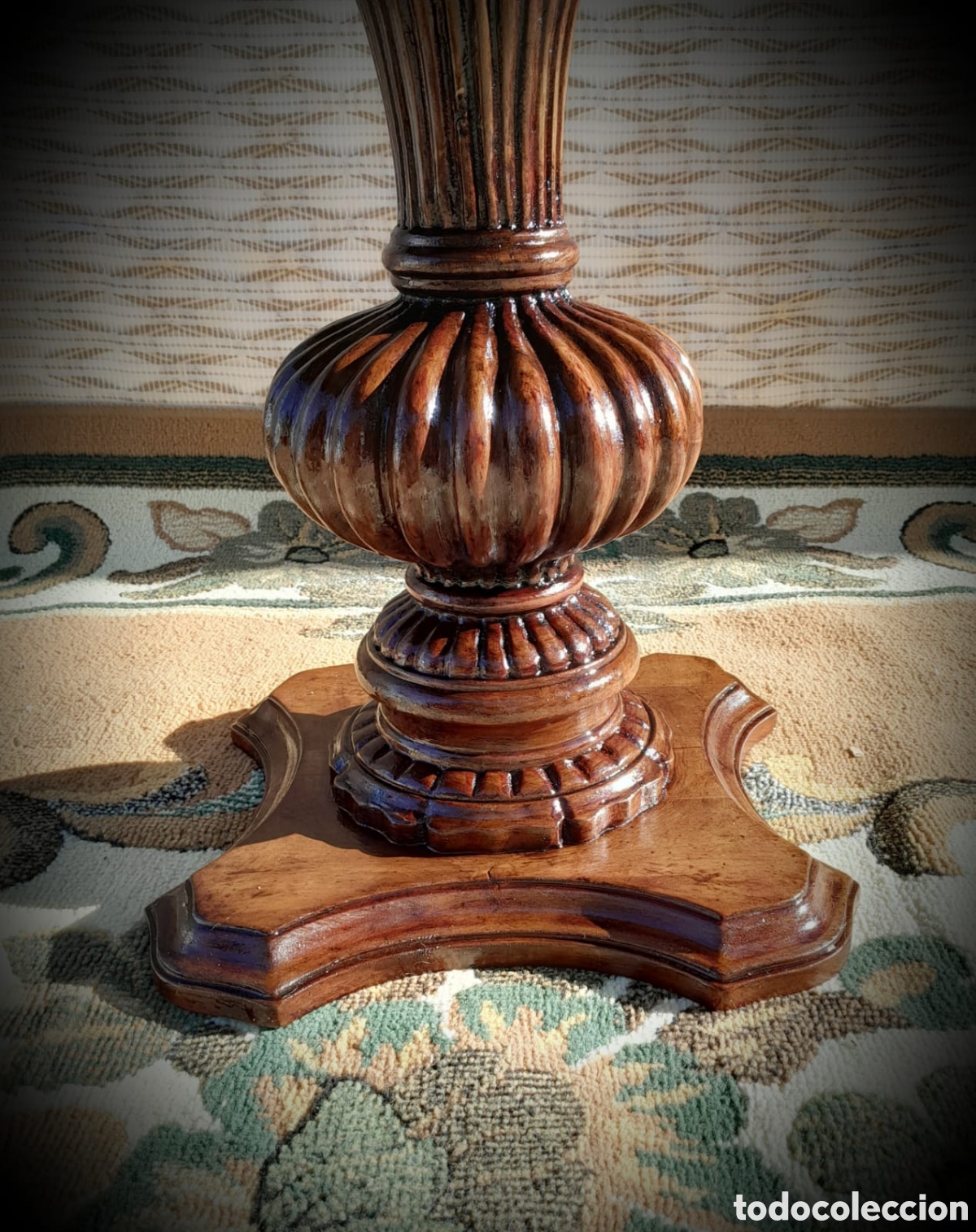 Antig&uuml;edades: Velador antig&uuml;o de madera y marmol - Foto 4
