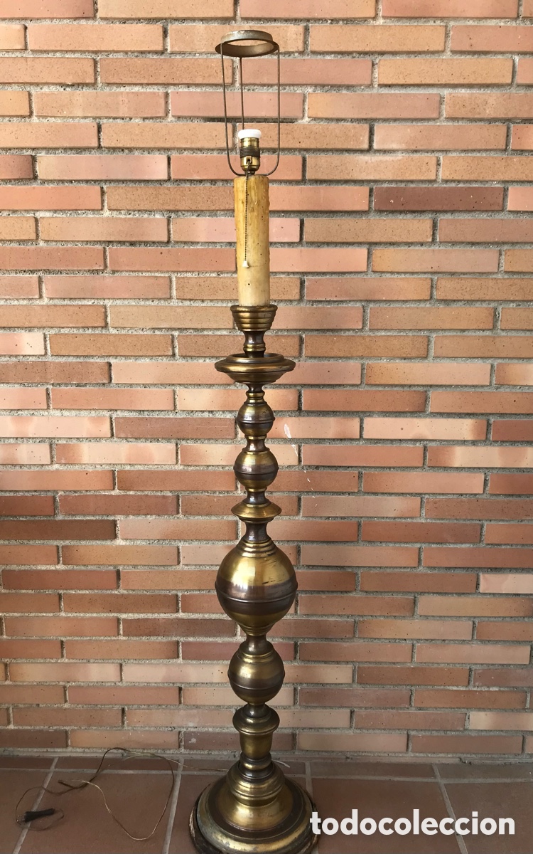 Antig&uuml;edades: PIE DE L&Aacute;MPARA EN BRONCE - Foto 1