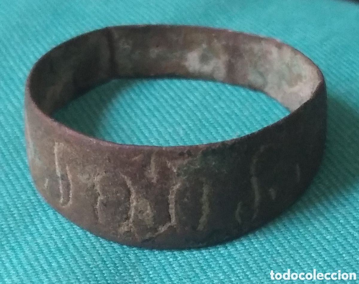 Antig&uuml;edades: Anillo de bronce con inscripciones - Foto 1