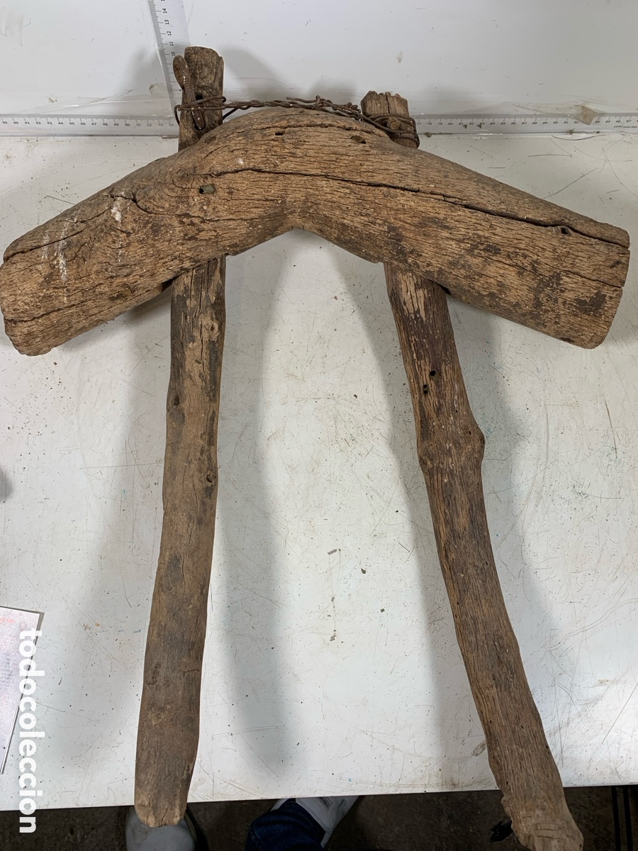 Antig&uuml;edades: 01_ peque&ntilde;o yugo de madera - Foto 3
