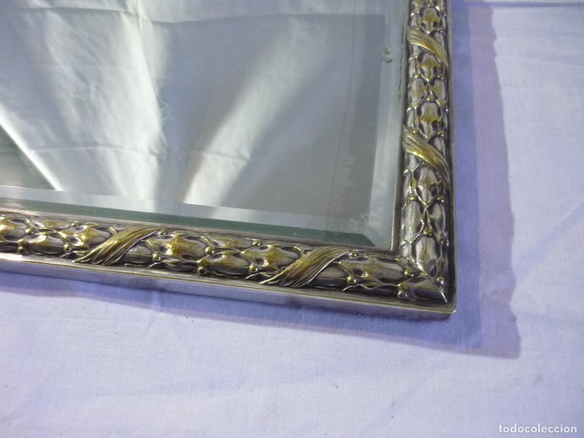 Antig&uuml;edades: Antiguo espejo biselado de lat&oacute;n y cobre plateado - Foto 4