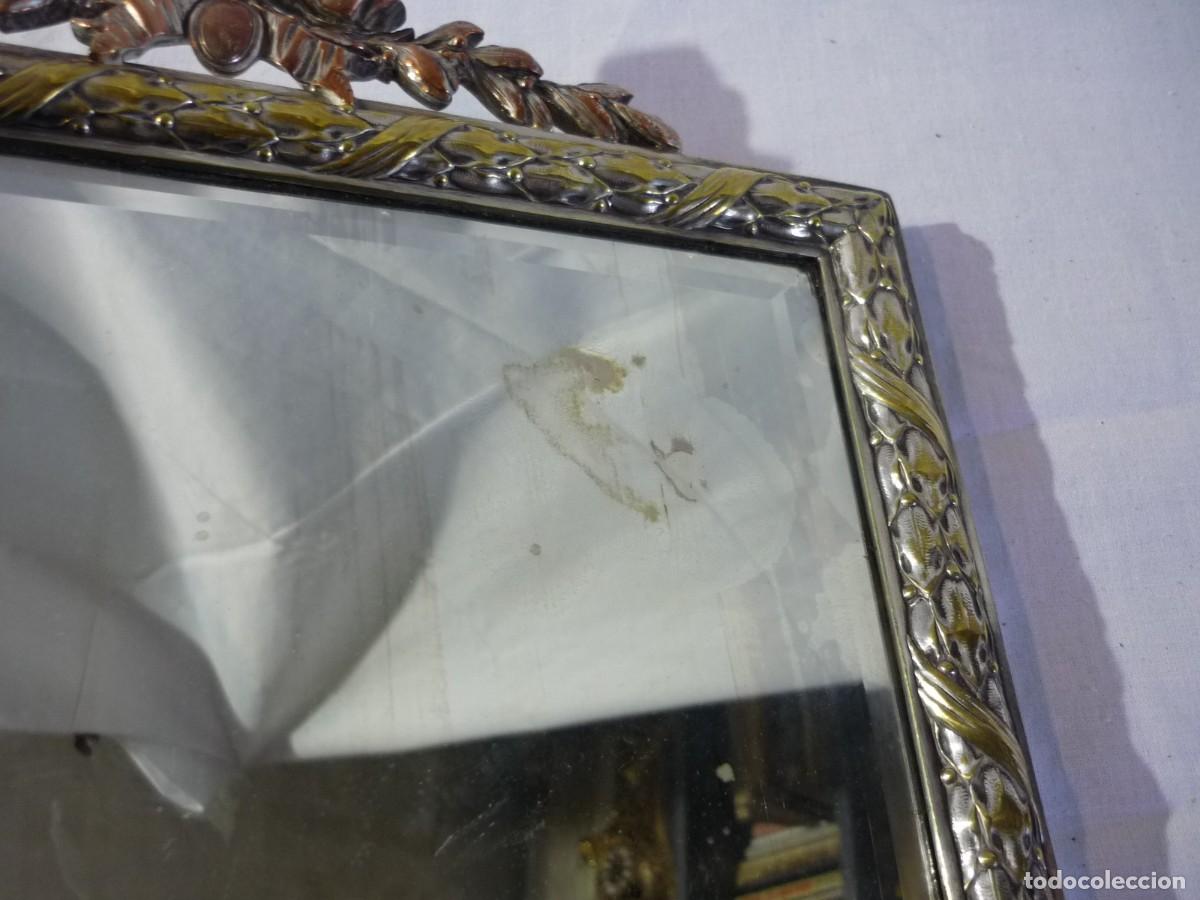 Antig&uuml;edades: Antiguo espejo biselado de lat&oacute;n y cobre plateado - Foto 8