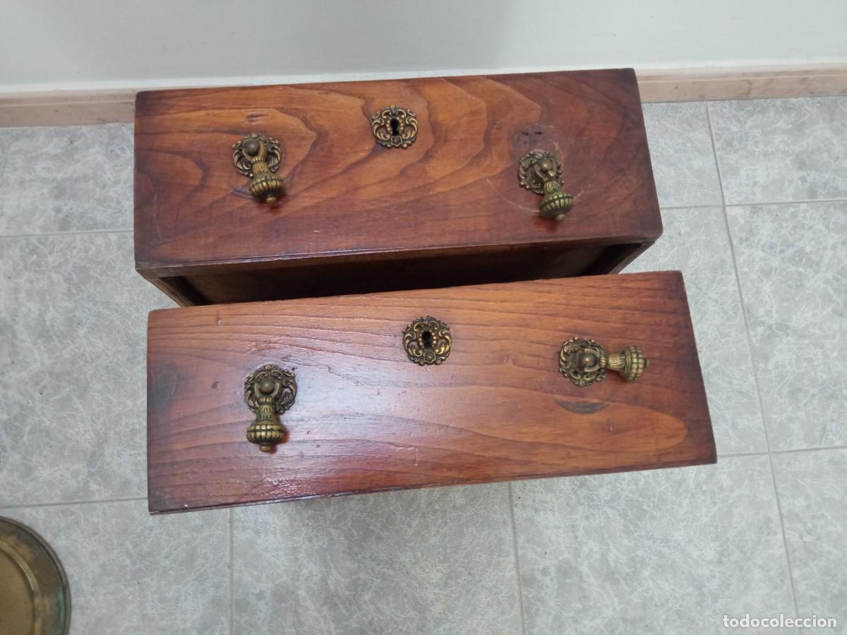 Antig&uuml;edades: 2 cajones de madera de casta&ntilde;o con herrajes - Foto 2