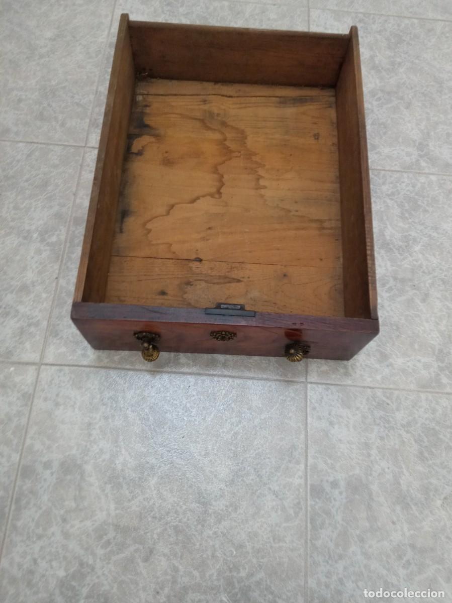 Antig&uuml;edades: 2 cajones de madera de casta&ntilde;o con herrajes - Foto 3