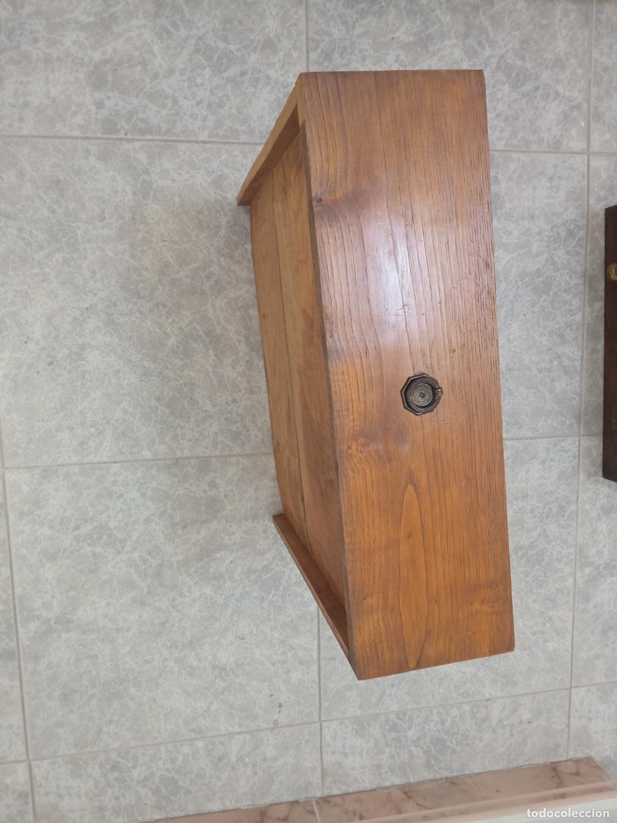 Antig&uuml;edades: dos cajones de madera de casta&ntilde;o con herrajes - Foto 2