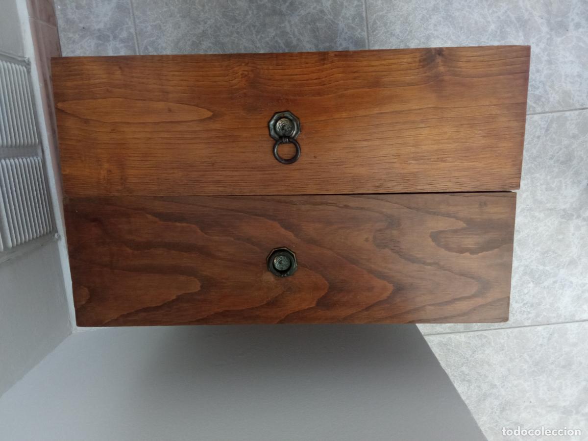 Antig&uuml;edades: dos cajones de madera de casta&ntilde;o con herrajes - Foto 3