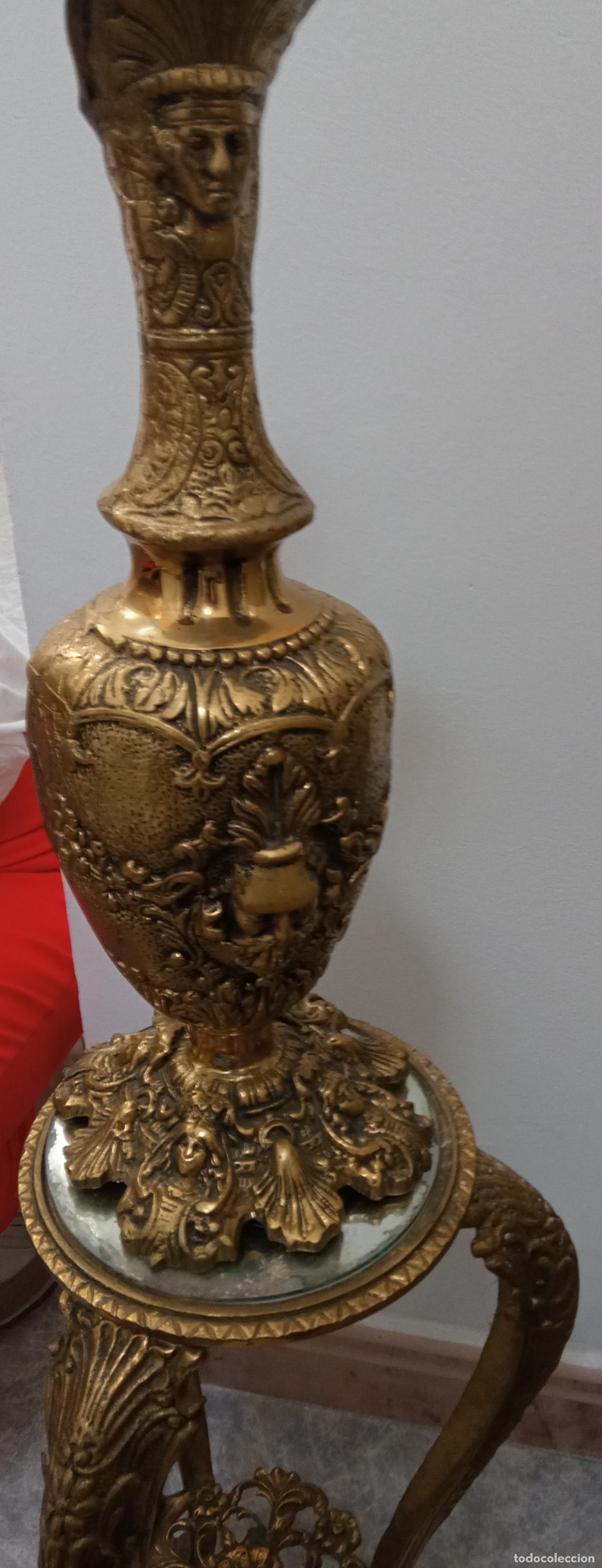 Antig&uuml;edades: jarr&oacute;n y peana de bronce - Foto 2