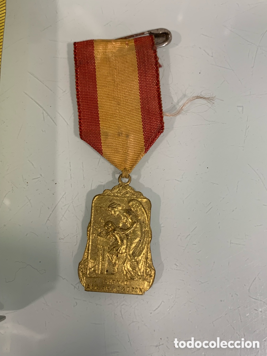 Antig&uuml;edades: 01_medalla premio a la aplicaci&oacute;n - Foto 1