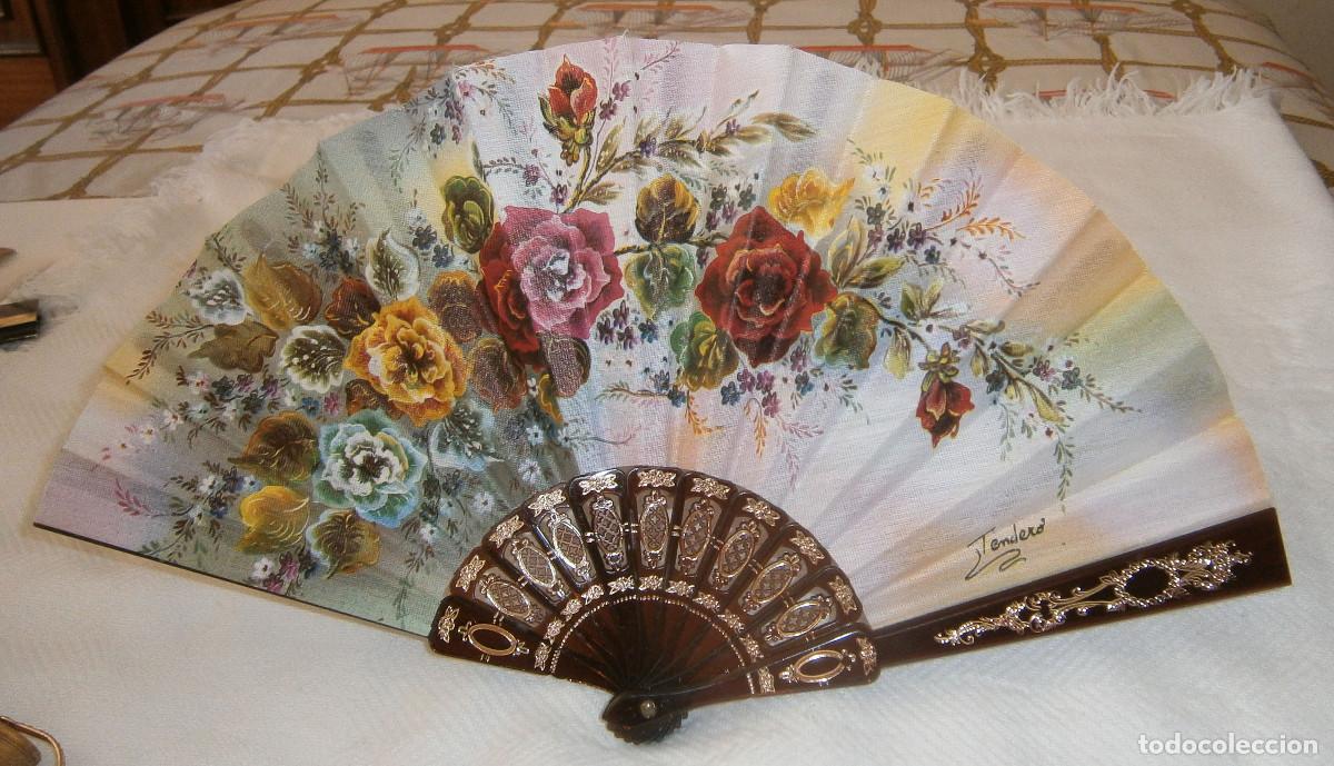 Antig&uuml;edades: abanico barillas de plastico decoradas - Foto 1