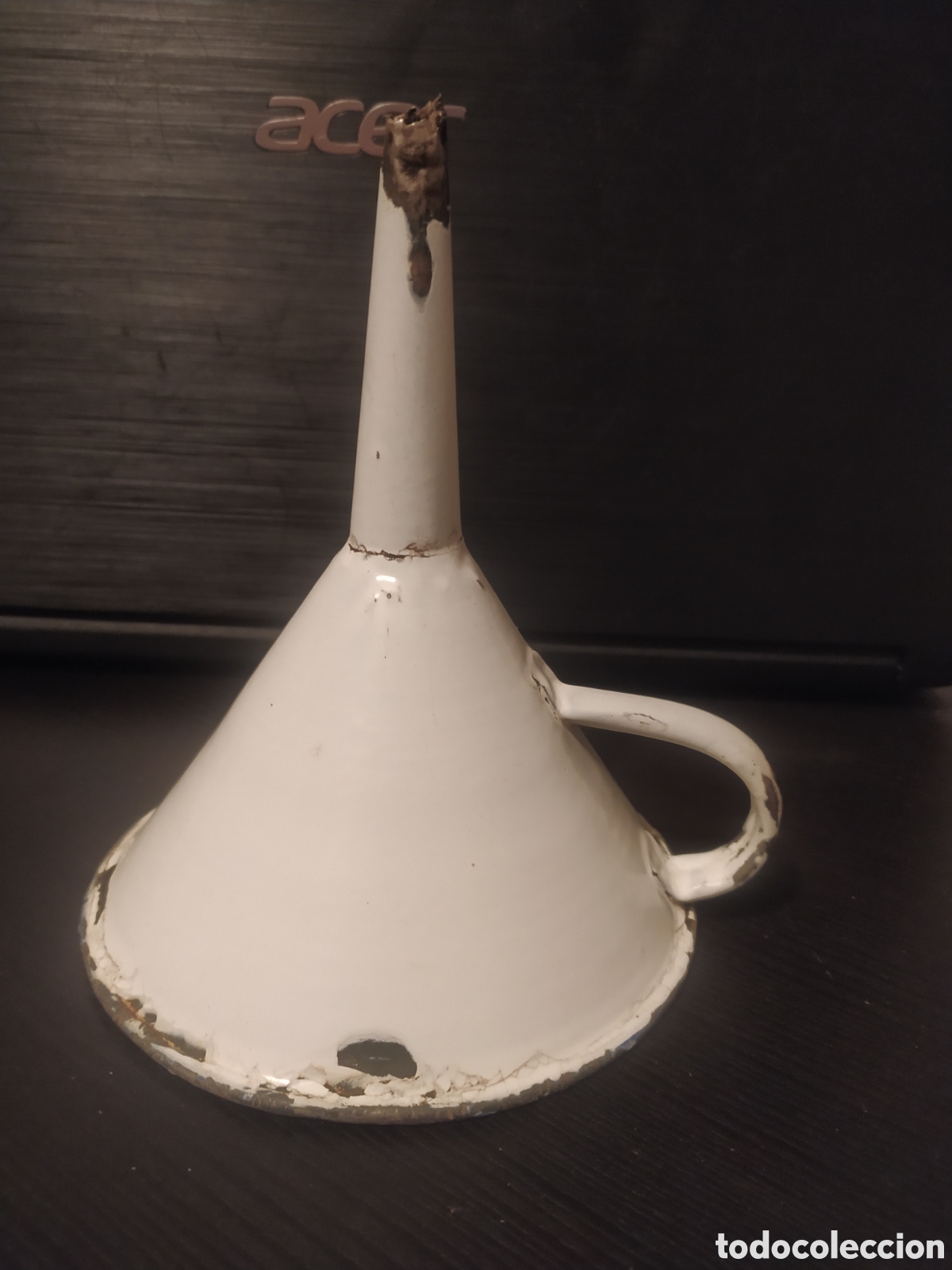 Antig&uuml;edades: Embudo de hierro esmaltado blanco - Foto 1